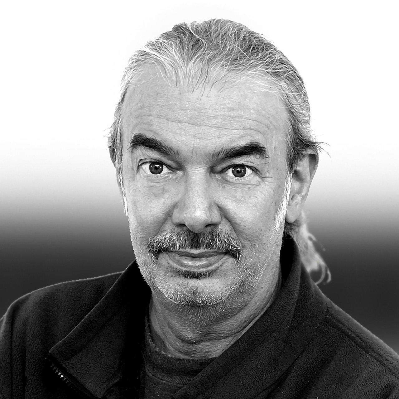 homme, sénior, noir et blanc, masculin, plus âgée, portrait, fermer, barbe courte, barbe de 5 jours, barbe de 4 jours, barbe de 3 jours, barbe, visage, papa, père