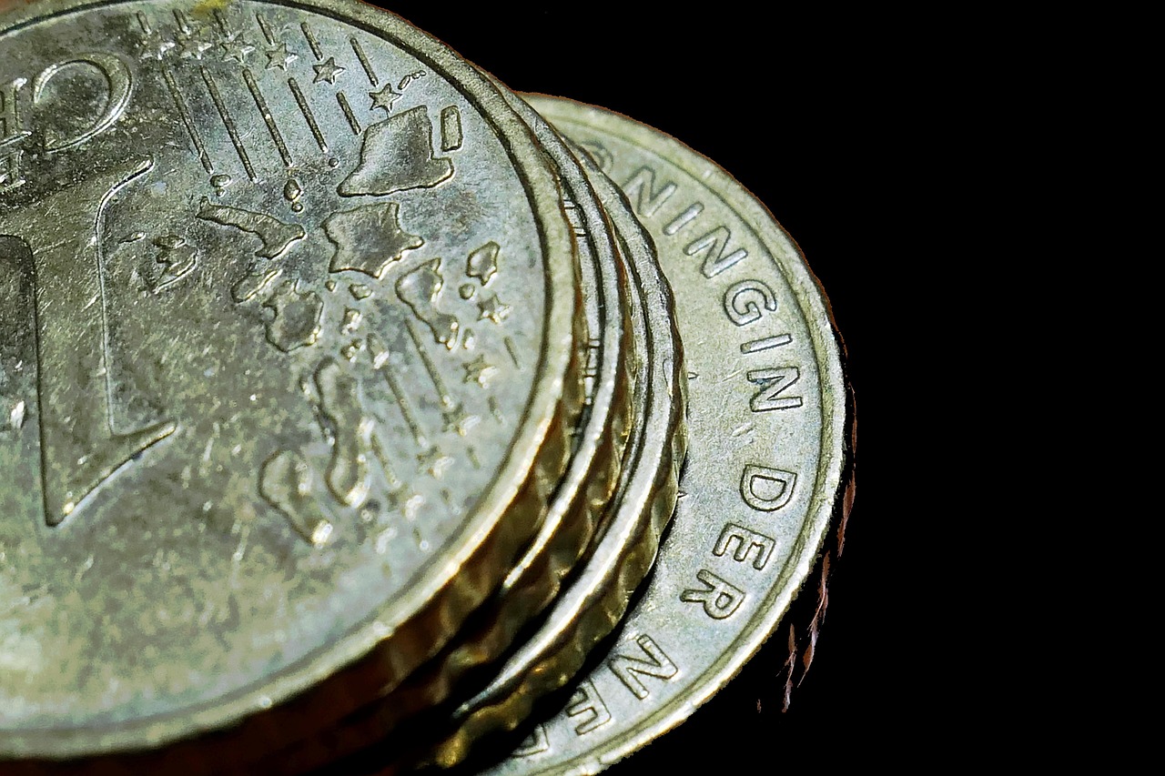 les pièces en euro, pièces de monnaie, devise, argent, euro, la finance, métal, en espèces, petite monnaie, centimes, fermer
