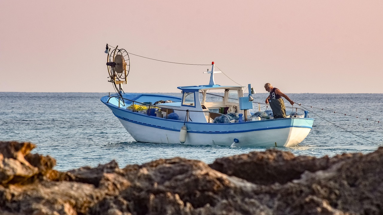 bateau de pêche, pêcheur, mer, faire de la pêche, océan, paysage, crépuscule, nature, le coucher du soleil, ayia napa