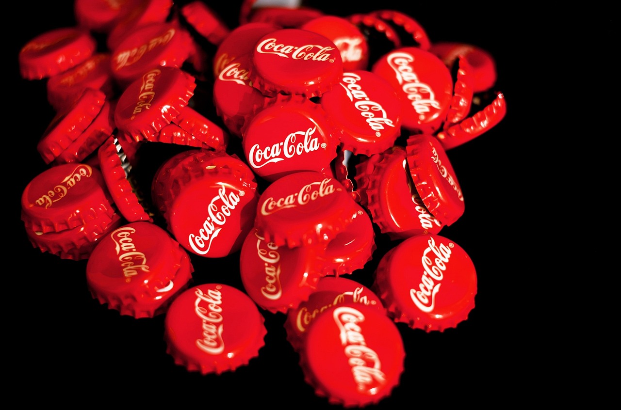 coca cola, bouchons de bouteilles, un soda, bouchons couronne, rouge, boisson non-alcoolisée, recyclage, coca cola, coca cola, coca cola, coca cola, coca cola