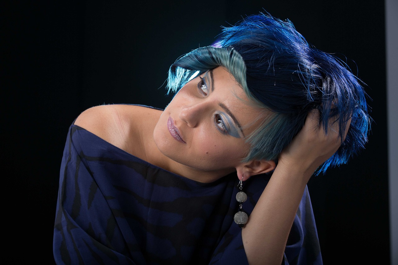 colorimétrie, cheveux, des modèles, femme, visage, cheveux bleus, coupe de cheveux courte, portrait, astuce, mode, visage, cheveux bleus, cheveux bleus, cheveux bleus, cheveux bleus, cheveux bleus, astuce