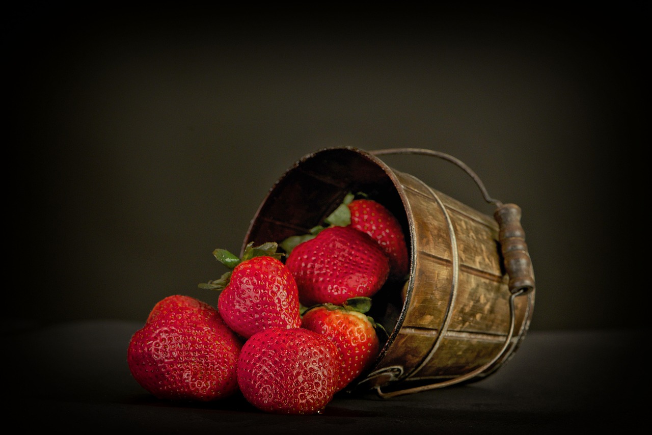 des fruits, fraises, corbeille, seau, frais, mûr, biologique, récolter, produire, rouge, sucré, aliments, fraises, fraises, fraises, fraises, fraises, rouge