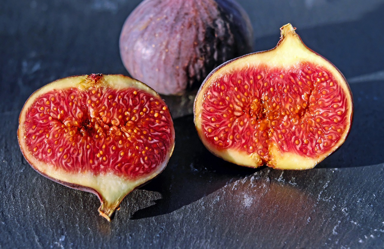 figues, lâche rouge, des fruits, sucré, figue, coupe transversale, moitiés, moitiés de figues, produire, biologique, en bonne santé, mûr, figues mûres, frais, figues fraîches, figues, figue, figue, figue, figue, figue