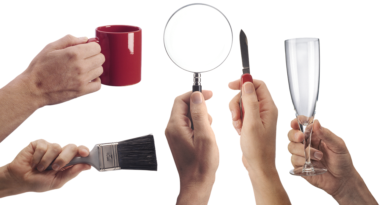 mains, main avec une tasse de, la main avec un pinceau, main avec loupe, la main avec un couteau, main avec un verre de, couteau, tasse, agresser, loupe, brosser, verre de vin, café, thé, vin, de l'alcool