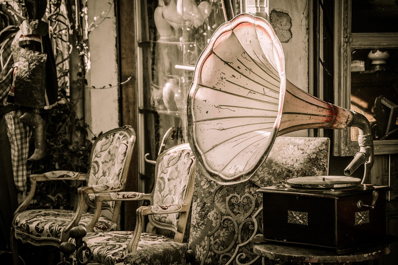 marché aux puces, gramophone, la musique, haut-parleurs, mélodie, enregistrements, plaque tournante, vieille, déchet, nostalgie, ancien, rétro, classique, gramophone, gramophone, gramophone, gramophone, gramophone, nostalgie, ancien
