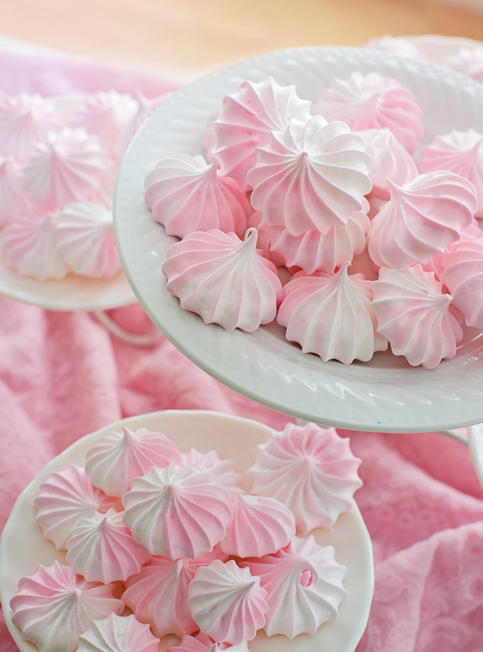 meringue, meringue cookies, bonbons, table de desserts, desserts