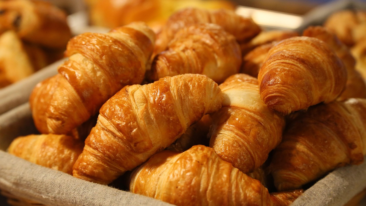 pain, croissant, matin, pâte feuilletée, boulangerie, petit déjeuner, le dessert, sucré, goûter, fait maison, délicieux, cuisine, savoureux, tarte, cuire, pâtisserie, chignon, nutrition, délicatesse, assortiment, puff, pain complet, brun dessert, brun nutrition, brun petit déjeuner, matin brun, pain, croissant, croissant, croissant, croissant, croissant, boulangerie