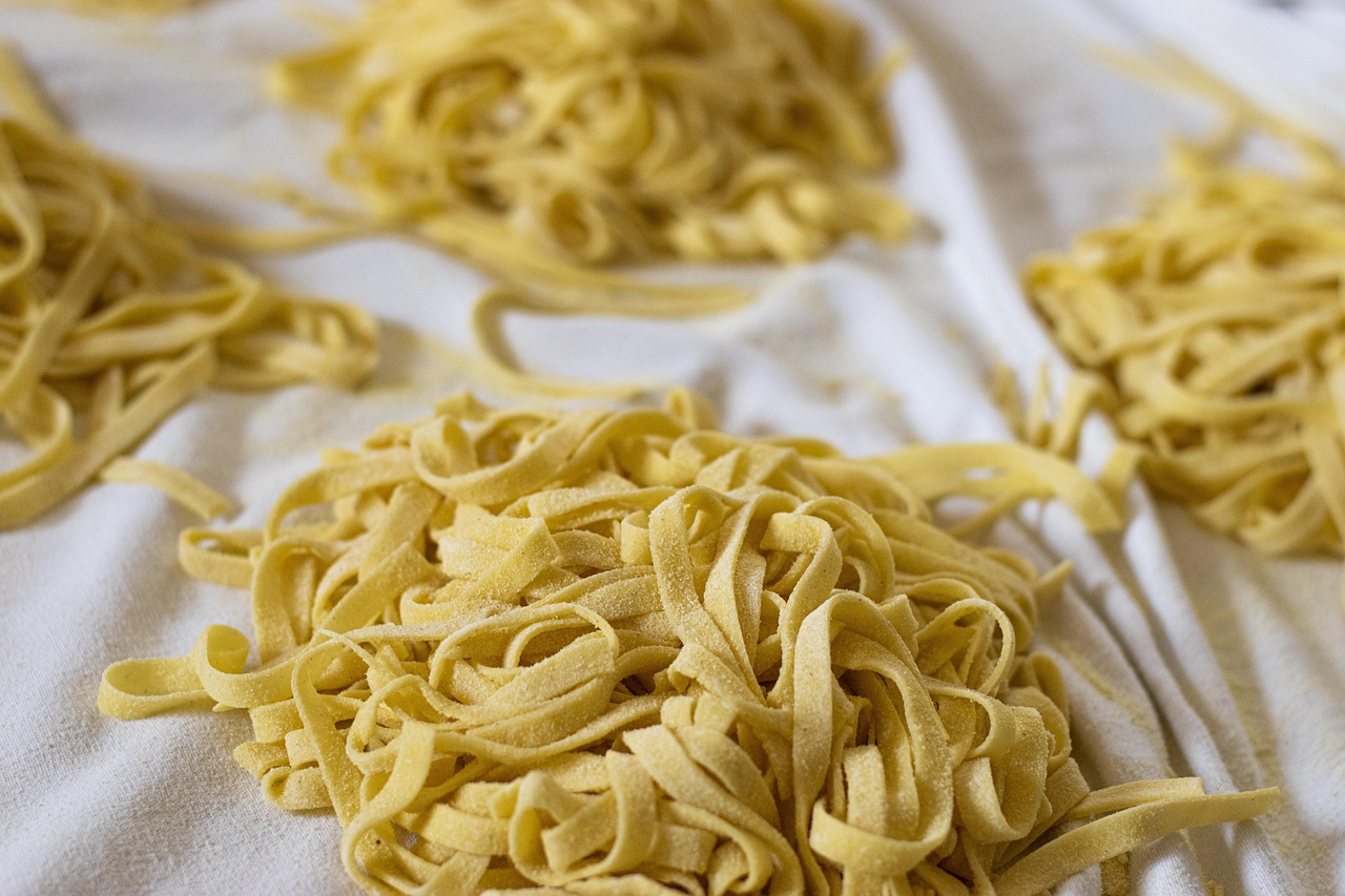 tagliatelles, pâtes, aliments, frais, préparation, séchage, pâtes jaunes, nouilles, sol, tagliatelles, tagliatelles, tagliatelles, tagliatelles, tagliatelles, pâtes, pâtes, pâtes, pâtes, pâtes, nouilles
