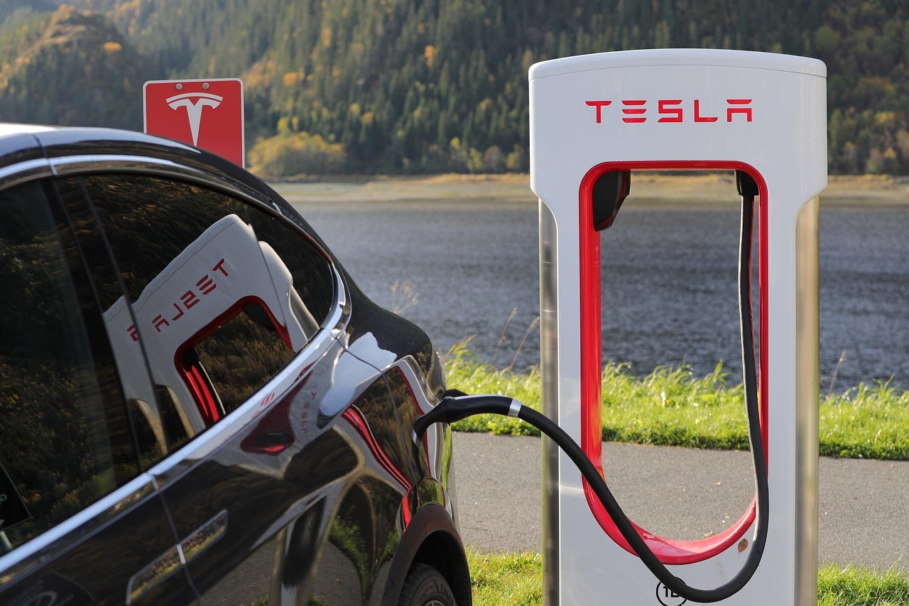 tesla, tesla modèle x, fonds d'écran de voiture, mise en charge, compresseur, transport, voiture, auto, véhicule, électricité, électrique, vert, infrastructure, éco, brancher, station, renouvelable
