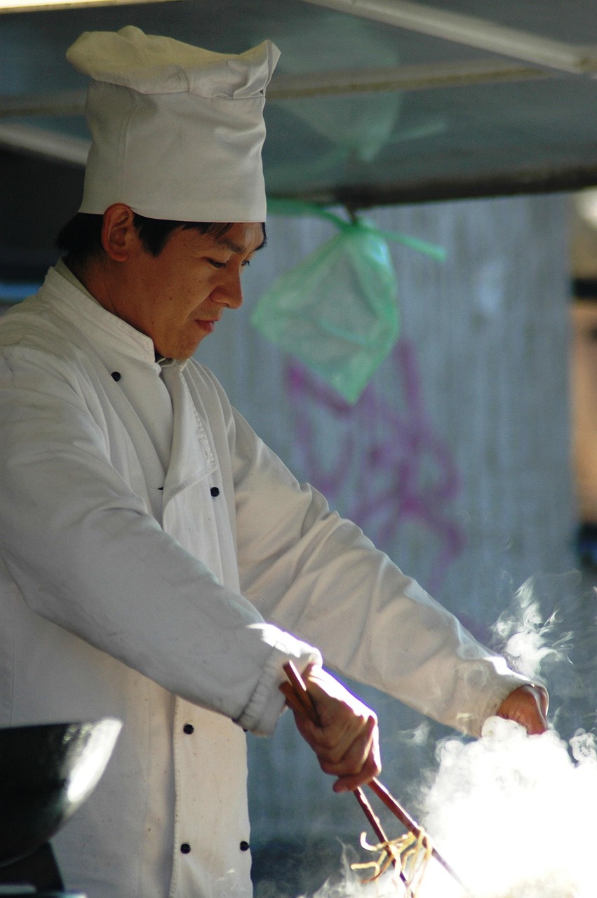 chef, aliments, nouilles chinoises, en plein air