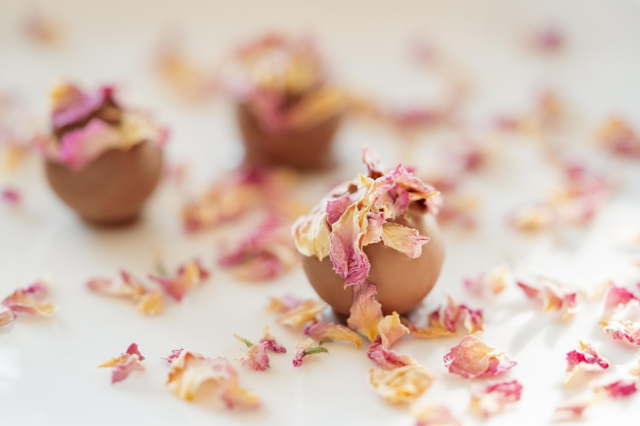 chocolat, truffes, confiserie, truffe rose, pétales, bonbons