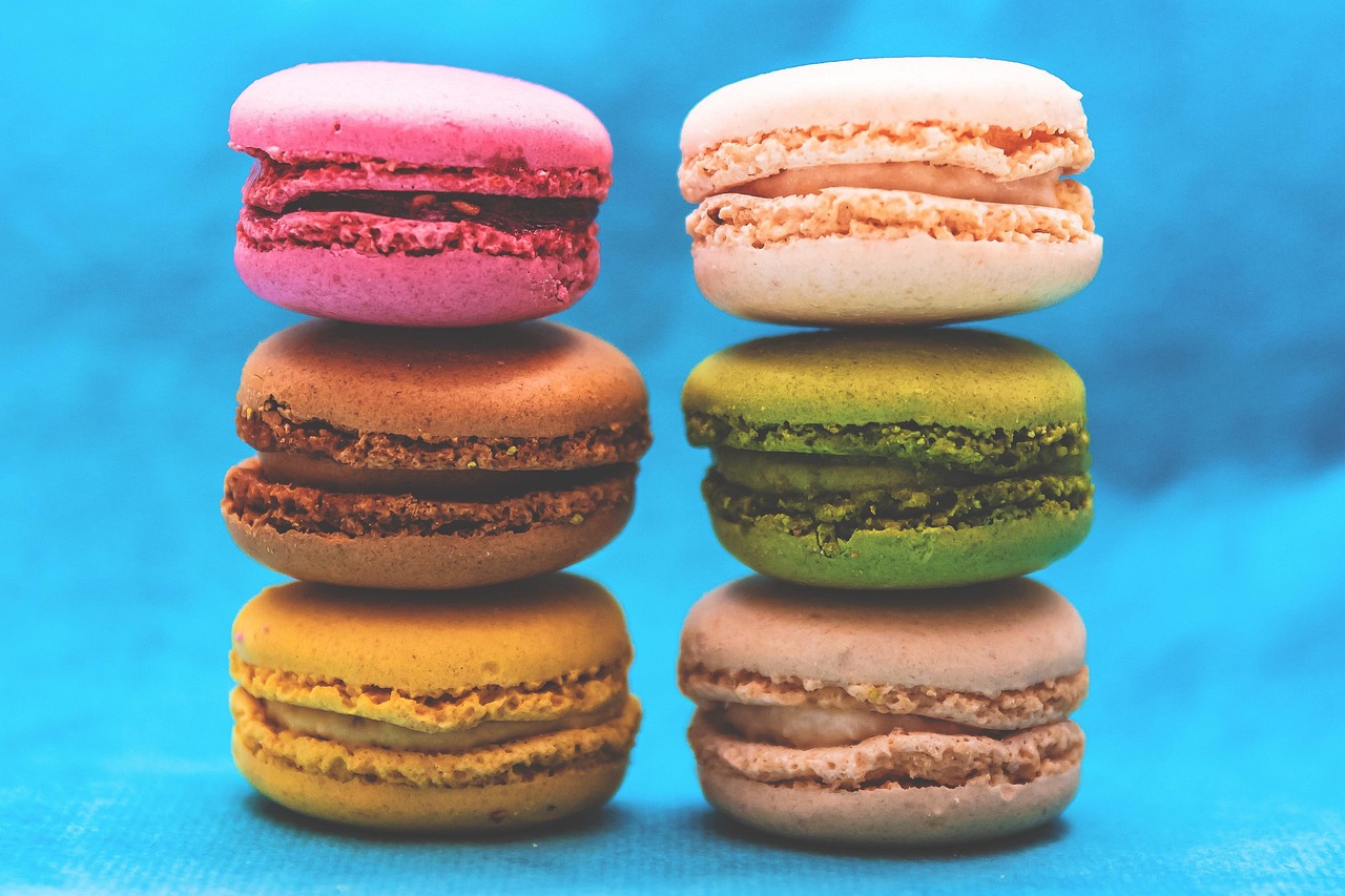 coloré, macarons, des pâtisseries, empiler, empilé, macarons français, le dessert, aliments, bonbons, meringues aux amandes, la photographie culinaire, macarons, macarons, macarons, macarons, macarons
