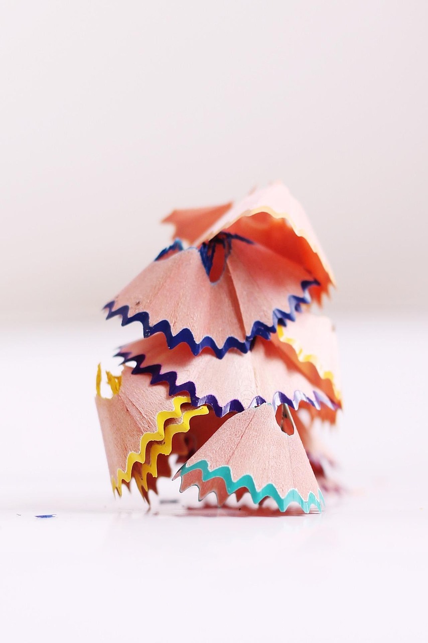 déchets, copeaux, crayons de couleur, copeaux de crayon, gaspillage