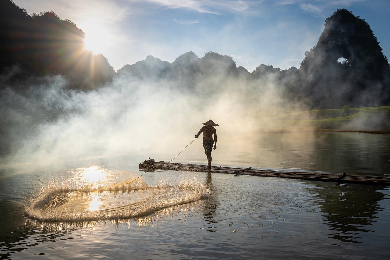 faire de la pêche, vietnam, pêcheur, province, cao bang, mode de vie, lumière du jour, vie, nature, ciel, l'eau, brume, brouillard, lumière du soleil