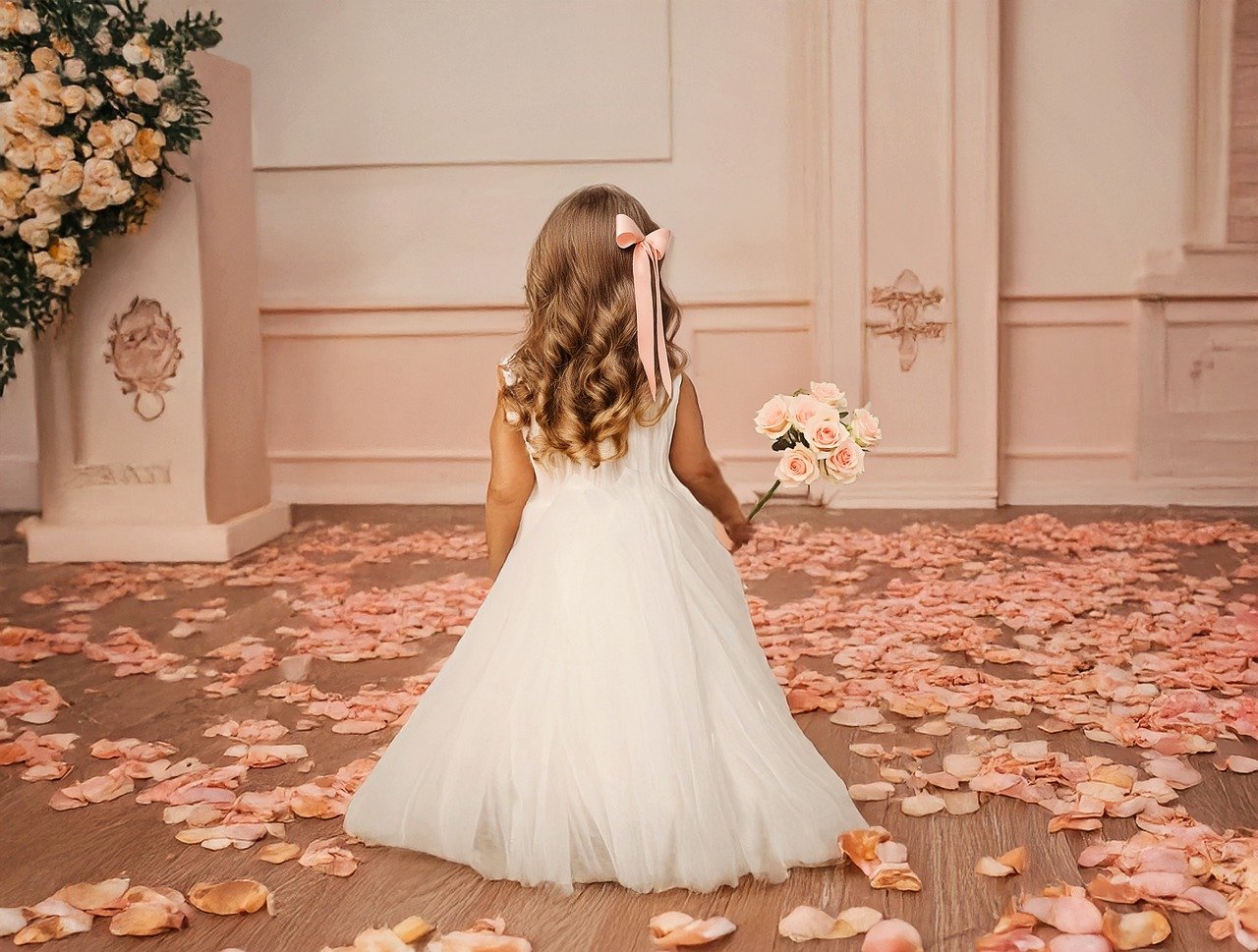 fille de fleur, mariage, petite fille, petite fille au mariage, habillé, dressy, salle de mariage