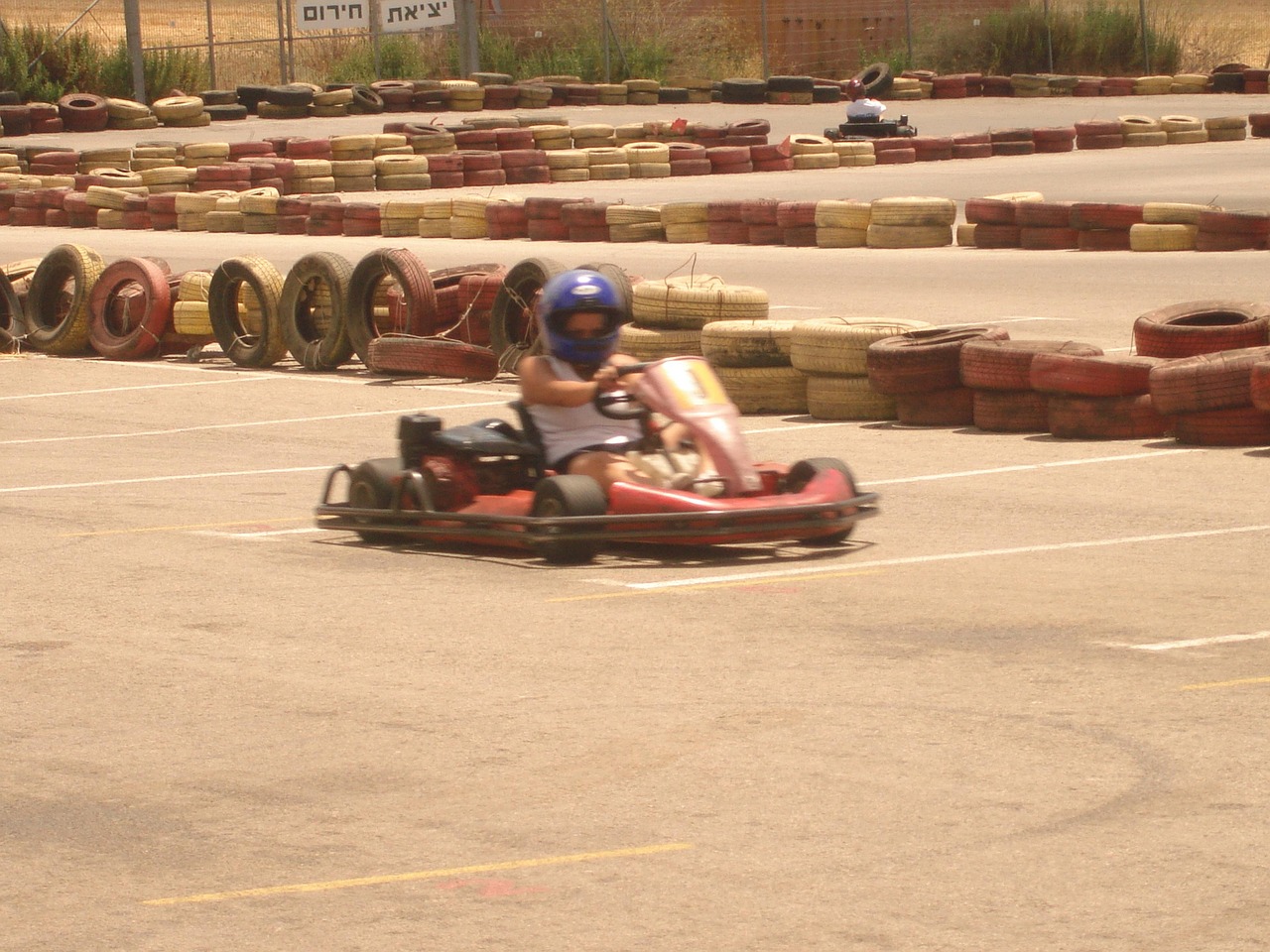 je vais faire du kart, course, piste, go kart, la vitesse, sport, concurrence