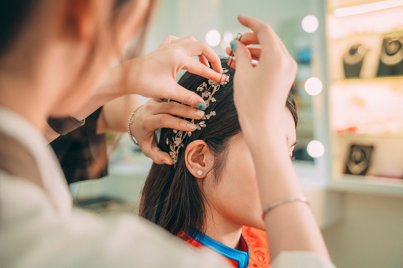 mariage, la mariée, casque, accessoires pour cheveux, préparation, la préparation du mariage, préparation nuptiale, fille, femme, styliste