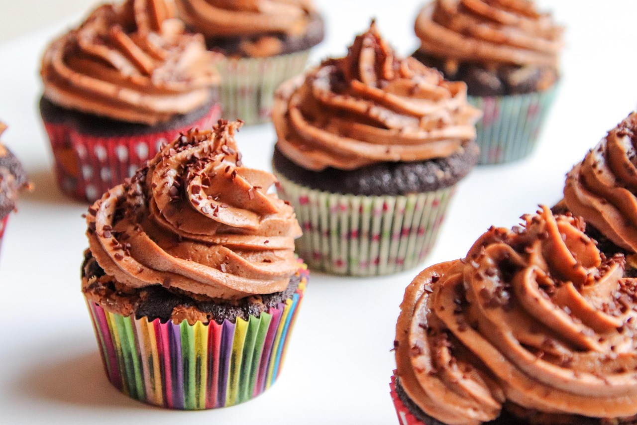 petits gâteaux, chocolat, muffin, aliments, sucré, pâtisserie, délicieux, boulangerie, glaçage, cacao, facile, blanche, chocolat, chocolat, chocolat, chocolat, chocolat, muffin, muffin, pâtisserie, boulangerie