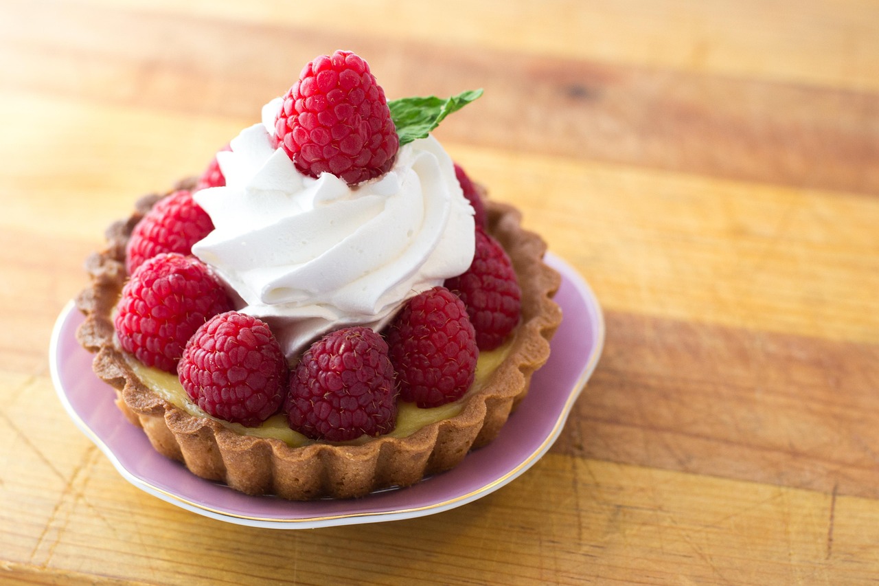 tarte, framboises, crème fouettée, tarte aux framboises, tarte aux fruits, le dessert, des fruits, pâtisserie, sucré, en bonne santé, délicieux, crème, assiette, baies fraîches, aliments, la photographie culinaire, tarte, tarte, tarte, tarte, tarte, pâtisserie