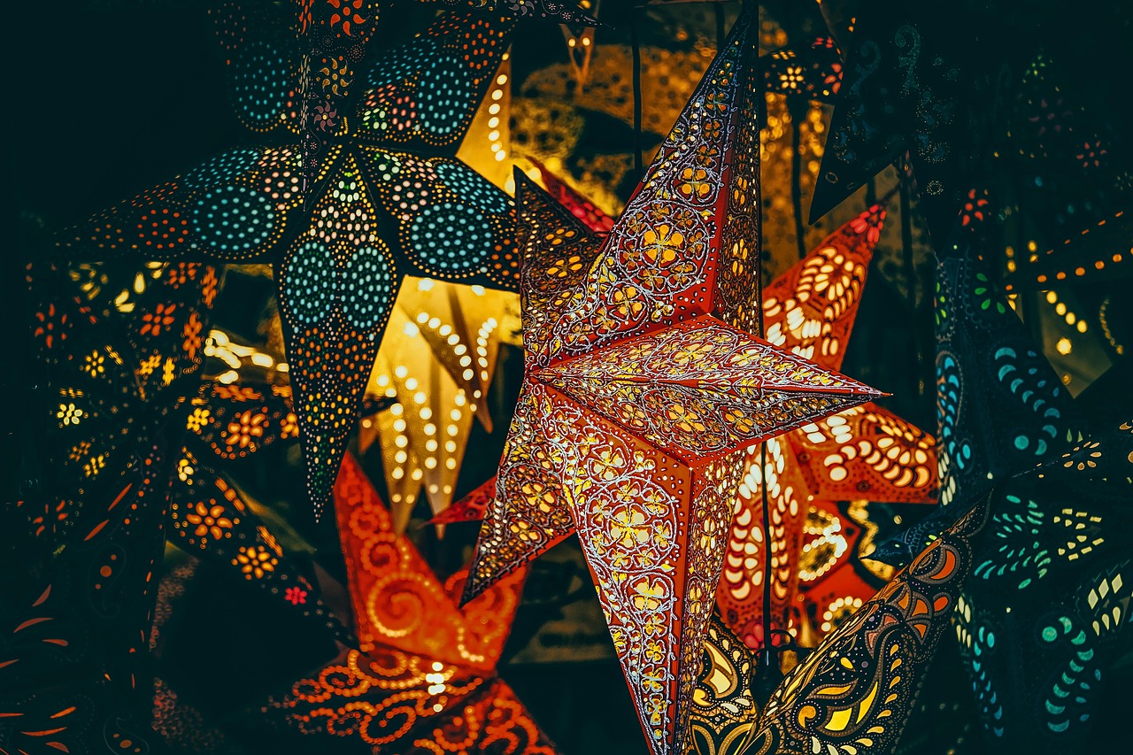 étoiles, lanternes, éclairage, lanternes de noël, illuminé, décorations, décorations de noël, coloré, marché aux puces, marché de noël, supporter, stand de vente, paralyser, vendre, noël, avènement, temps de noël, christmas background, joyeux noel, fond d'écran de noël, noël, noël, noël, noël, noël, joyeux noel, joyeux noel