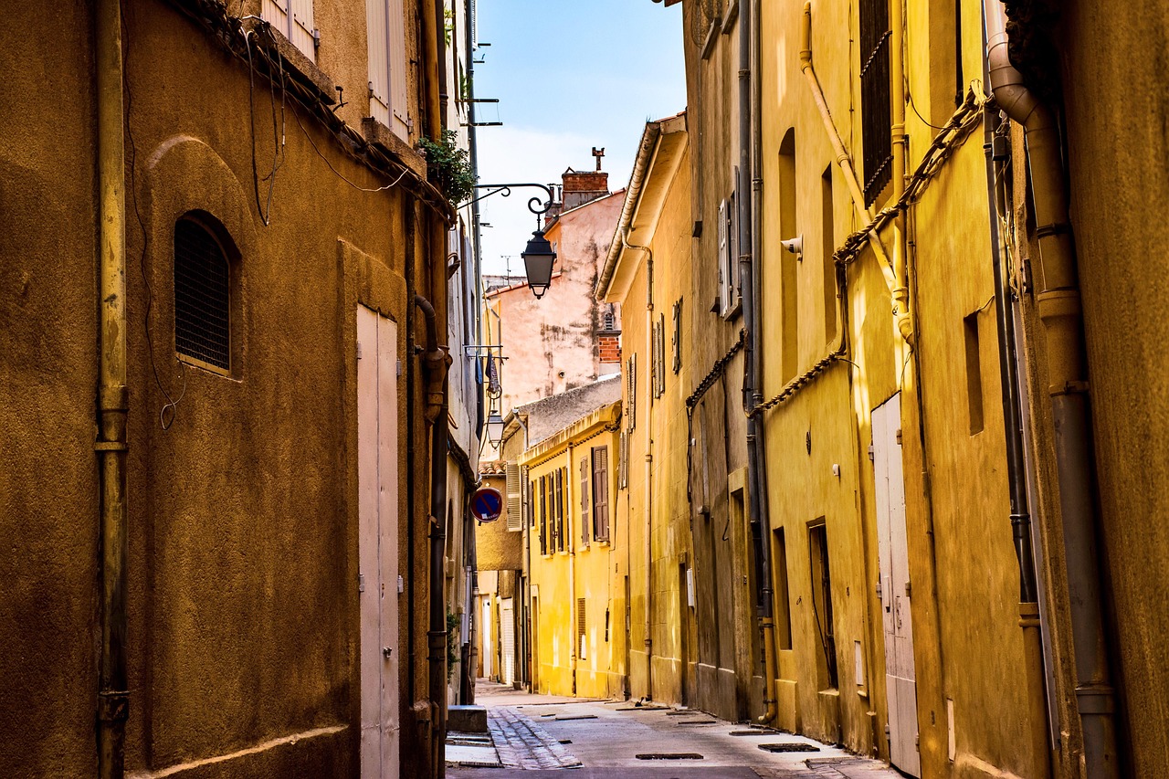 ville, rue, vider, calmer, provence, la france, l'europe , ruelle, maisons, l'architecture, jaune, perspective, brun de la ville, maison brune, brown street, provence, provence, provence, provence, provence