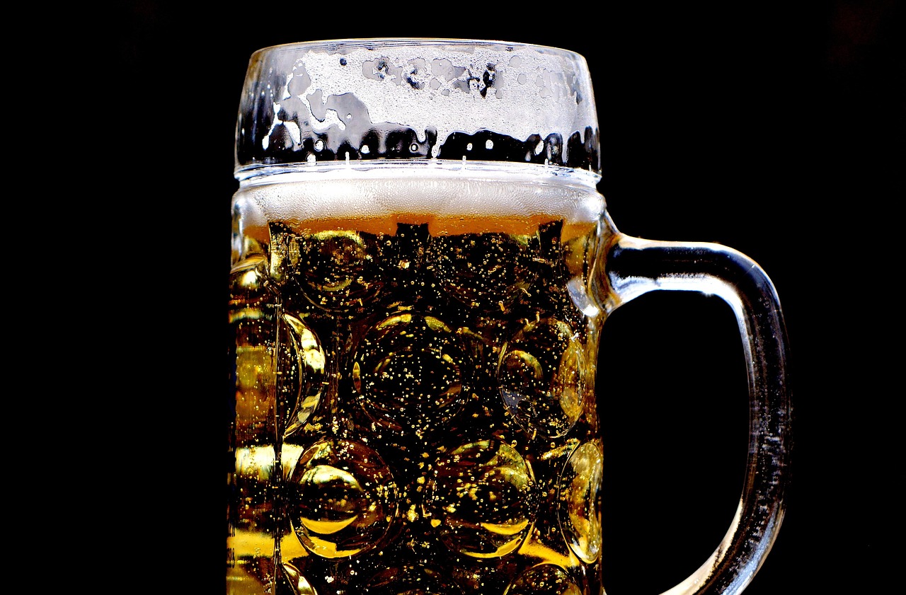 bière, agresser, mug en verre, boire, boisson, boisson alcoolisée, la soif, verre de bière, chope à biere, rafraîchissement, bavière, munich, boire de la bière, robinet, verre, fête de la bière, célébrer, de l'alcool, bière, bière, bière, bière, bière, boisson