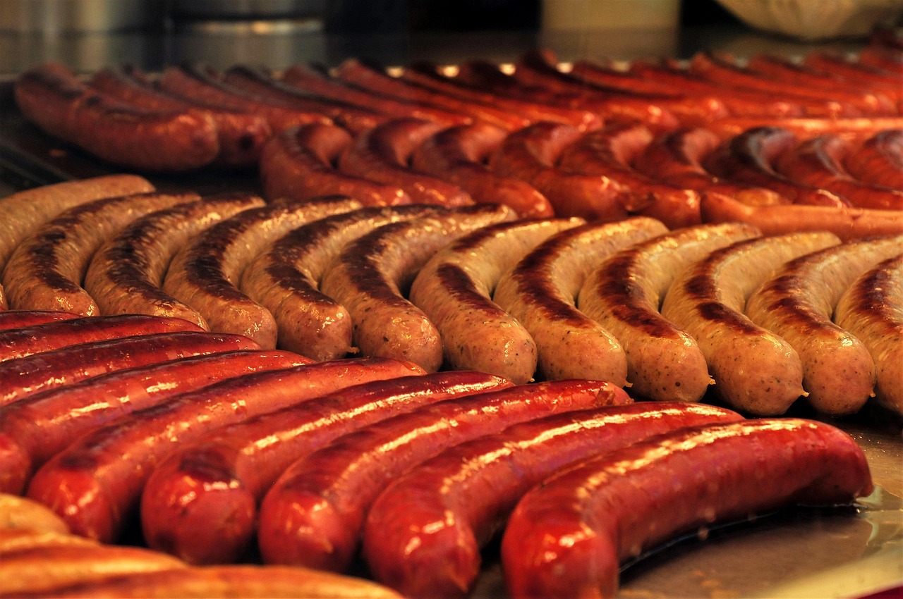 bratwurst, saucisse grillée, grillage, hot-dog, gril, saucisse, rouille, chair, chauffer, aliments, saucisses, aliments grillés, grésiller, snack, saucisses grillées, repas, faire frire les saucisses de porc, savoureux, saucisse de rouille, appétissant, stand à saucisses chaudes, emporter, goûter, épicé, casser, saucisse, saucisse, saucisse, saucisse, saucisse, saucisses, saucisses