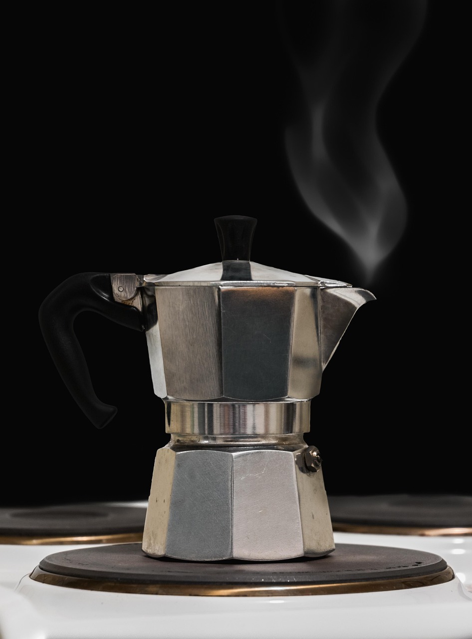 cafetière, café, fumée, fumer, chaud, vieille machine à café, machine à café italienne, faire du café, italie, petit déjeuner, l'heure du café, café italien, espresso