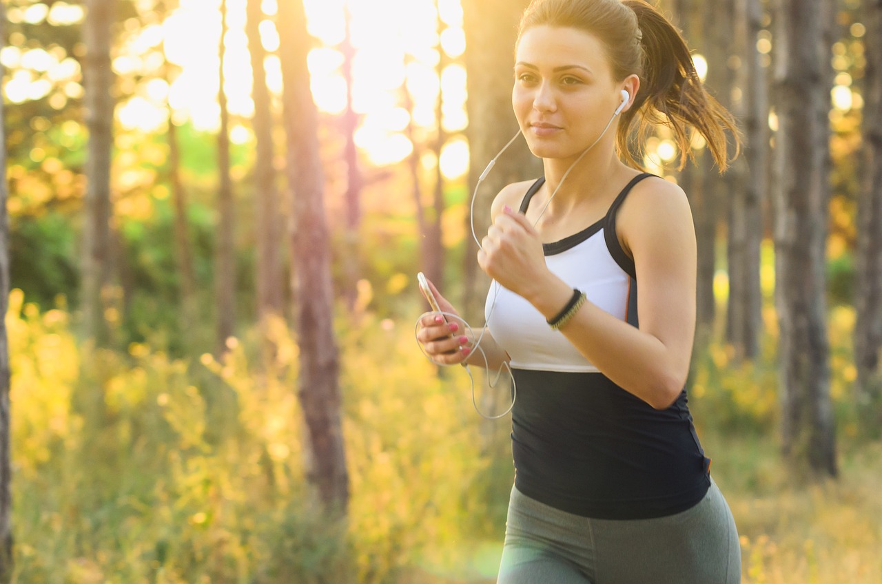 femme, le jogging, fonctionnement, exercer, aptitude, écouteurs, la musique, du son, téléphone portable, ipod, femme en forme, bien-être, jeune femme, mouvement, actif, mode de vie actif, femme, femme, femme, femme, femme, bien-être