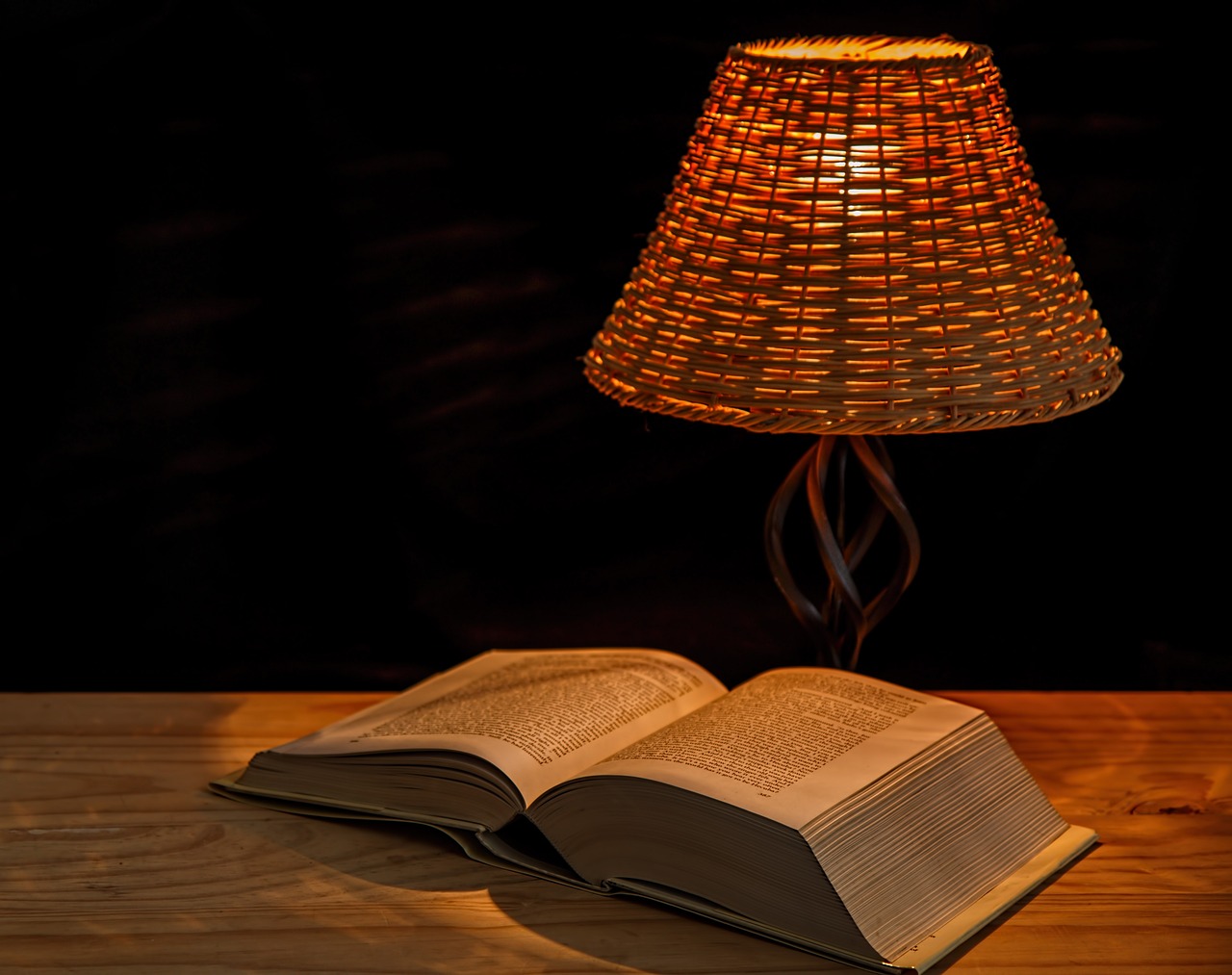 léger, lampe, lampe de chevet, éclairage, abat jour, éclairer, livre, en train de lire, littérature, étudier, connaissance, sagesse, lampe de lecture, livre ouvert, lampe, lampe, lampe, lampe, lampe, sagesse, sagesse