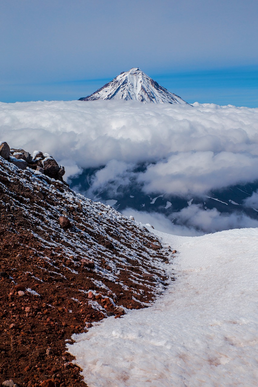 montagne, volcan, neige, ciel, des nuages, koryaksky volcan, nature, paysage, montagne, montagne, montagne, montagne, montagne, volcan, volcan, volcan