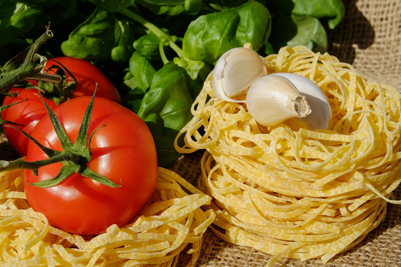 nouilles, tagliatelles, pâtes, tomates, basilic, aliments, végétarien, italien, repas, pâtes fraîches, cru, pâtes crues, ingrédients, cuisine italienne, la préparation des aliments, nouilles, tagliatelles, tagliatelles, tagliatelles, pâtes, pâtes, pâtes, pâtes, pâtes, basilic, repas, repas, repas, pâtes fraîches, cuisine italienne, cuisine italienne