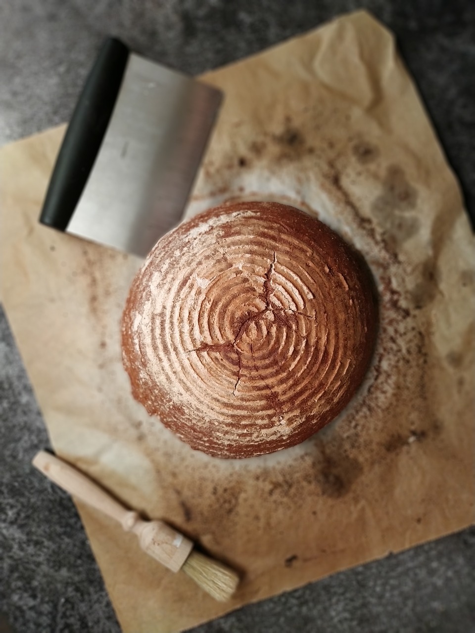 pain, cuire, pain fermier, brotpinsel, coupe-pâte, papier sulfurisé