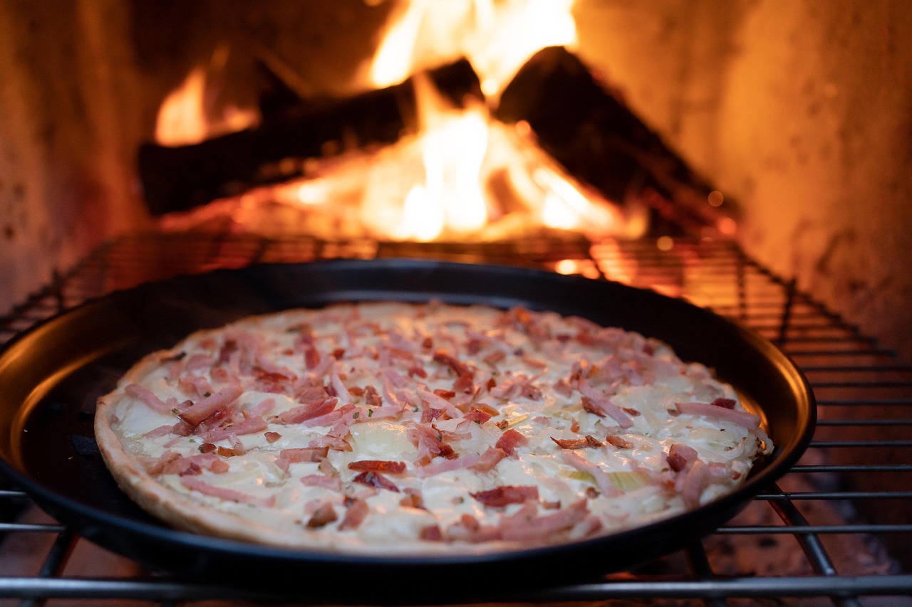 tarte flambée, pizza, pizza au feu de bois, pizza au four en brique, pizza au four à bois, tarte flambée, tarte flambée, tarte flambée, tarte flambée, tarte flambée