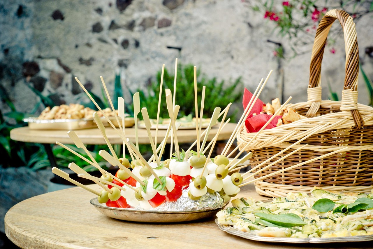 brochettes, aliments, célébration, morceaux, mozzarella, olives, fête, apéritif, des légumes, assiette, table, apéritif, apéritif, apéritif, apéritif, apéritif