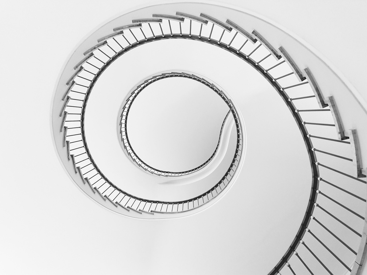 escaliers, escalier en colimaçon, cage d'escalier, escargot, noir et blanc