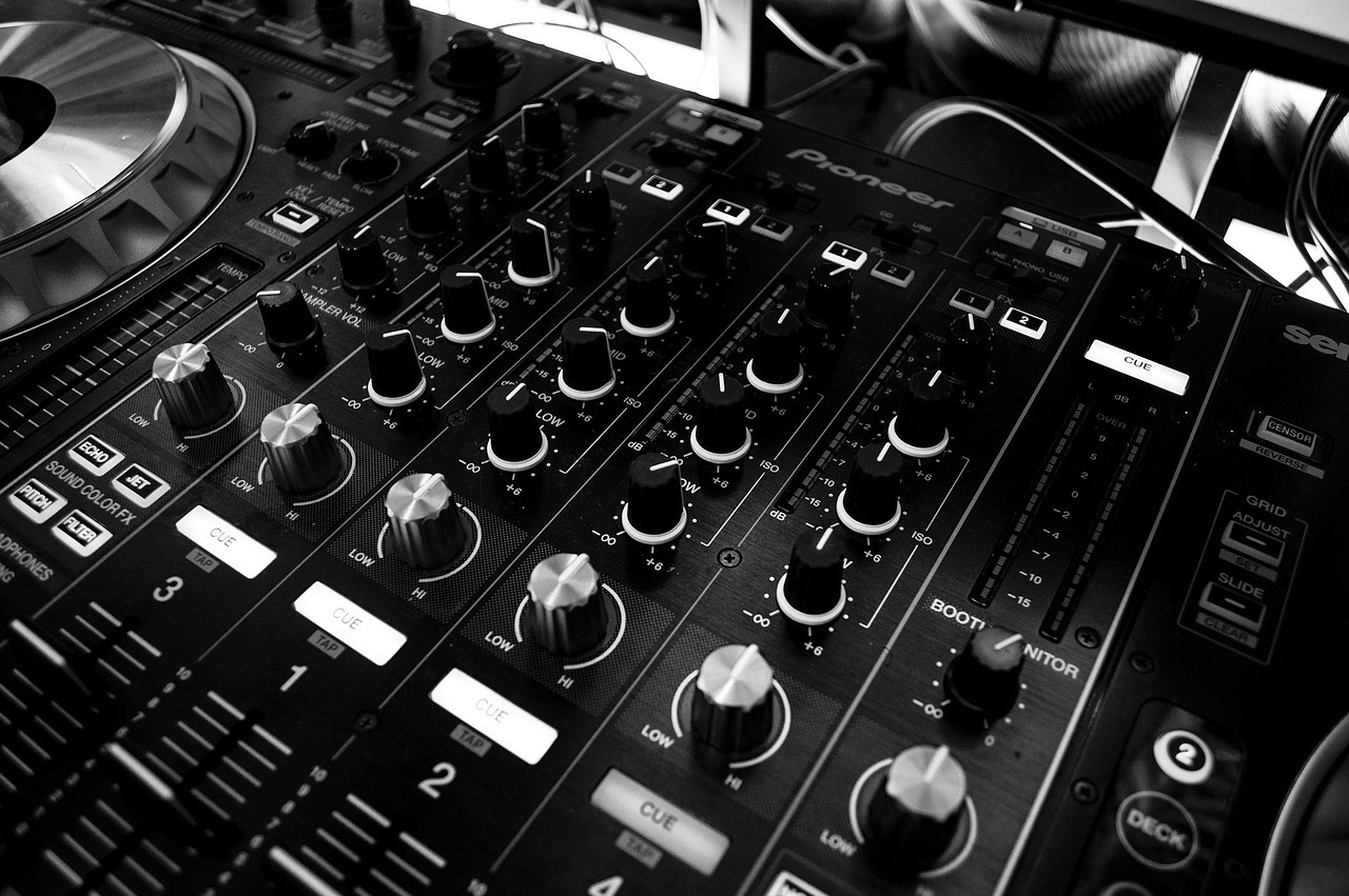 mixer, table, la musique, du son, l'audio, panneau de mélange, dj, tourner, plaque tournante, mélanger, table de mixage, équipement audio, monochrome, noir et blanc, mixer, mixer, mixer, mixer, mixer, dj, dj, dj, dj