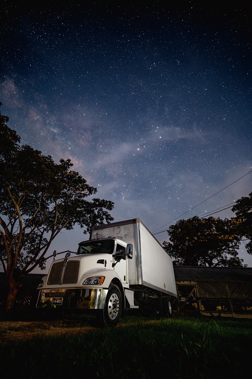 un camion, nuit, ciel de nuit, nature, ciel, véhicule, transport, espace, cosmique