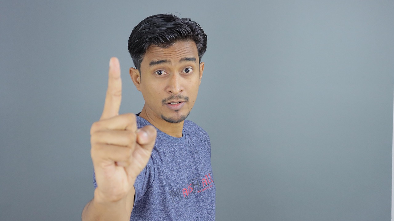 un, doigt, homme, geste, masculin, personne, première fois, un seul, geste de la main, portrait