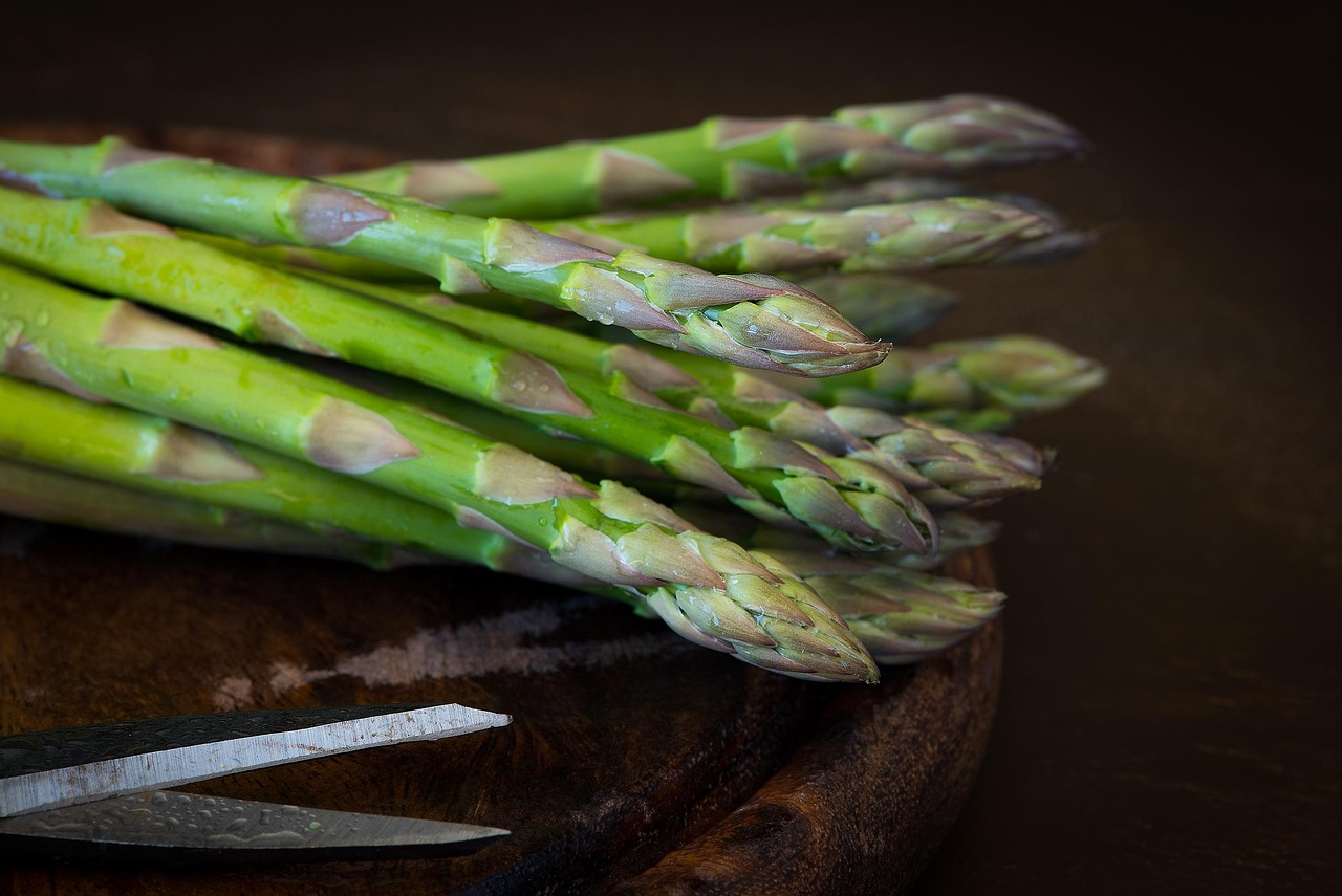 asperges, asperges vertes, vert, cru, produire, récolter, biologique, frais, des légumes, aliments, en bonne santé, nutrition, vitamines, pointes d'asperges, fermer, asperges, asperges, asperges, asperges, asperges