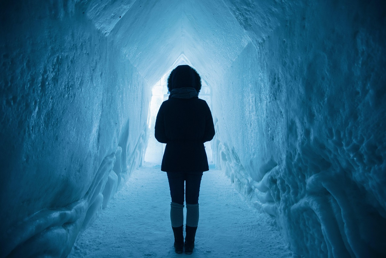 femme, aventure, grotte de glace, du froid, exploration, gelé, la glace, vêtements d'hiver, léger, tunnel, hiver, glacial, la grotte, femme, aventure, exploration, tunnel, tunnel, tunnel, tunnel, tunnel, hiver