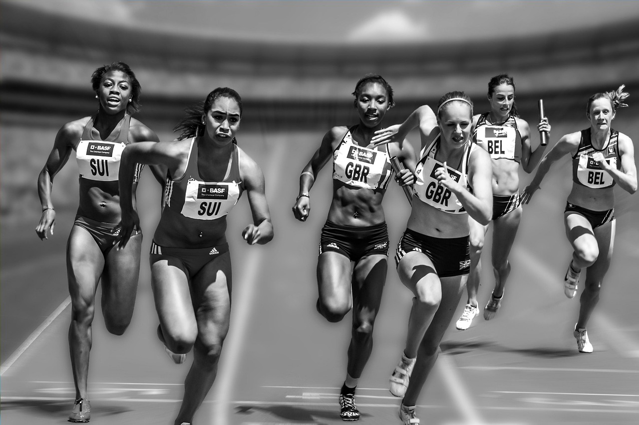 femmes, fonctionnement, course, courses, les athlètes, atheletes, course de relais, concurrence, stade, sport, cours, athlétisme, noir et blanc, monochrome, course, course, sport, sport, sport, sport, sport, athlétisme