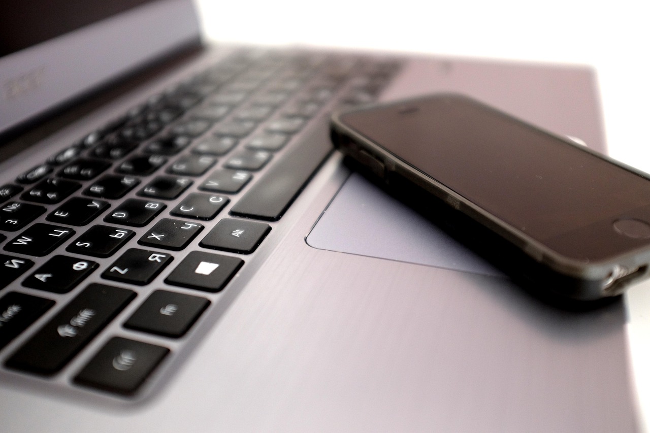 laptop, computer, keyboard, business, technology, téléphoner, notebook, telephone, mobile, communication, internet, pc, bureau, blanche, le noir, mobile phone, key, work, equipment, isolé, desk, display, nobody, screen, data, laptop, laptop, mobile phone, mobile phone, mobile phone, mobile phone, mobile phone, work, work, work