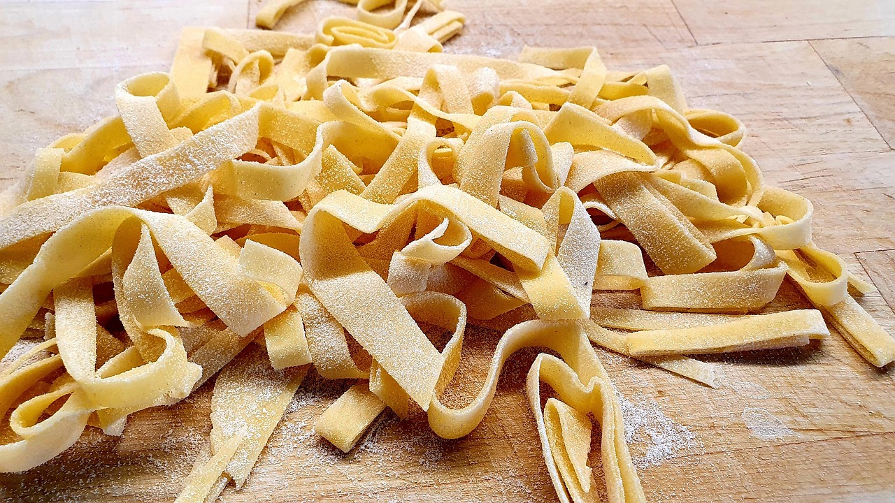 nouilles, pâtes, pâtes crues, cuisiner, tagliatelle, fait maison, tagliatelle, tagliatelle, tagliatelle, tagliatelle, tagliatelle