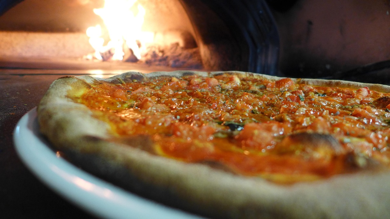 pizza, four en pierre, feu, feu de bois, pizzaiolo, aliments, déjeuner, bois, flammes, pizzeria, italien, italie, four, tomates, pâte, pizzaiolo, pizzaiolo, pizzaiolo, pizzeria, pizzeria, pizzeria, pizzeria, pizzeria