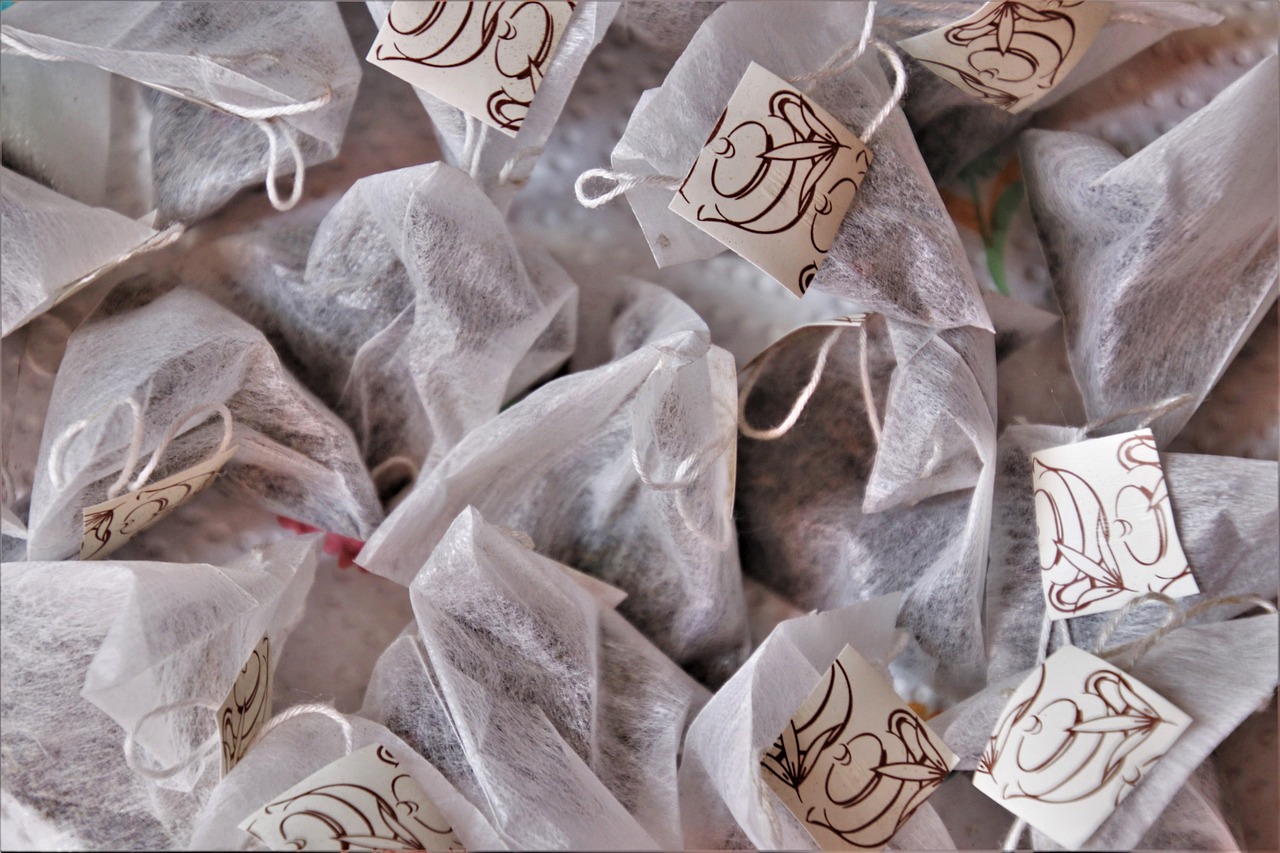 thé, l'odeur de, thé noir, tee, le sachet de thé, portefeuille, hydrocarbures aromatiques, gris, papier, aliments, boissons, délicieux, housses, savoureux, nutrition, sachets de thé, brûler, les sachets de thé, la structure de la, mélange de thé, thé aux fruits, gray, modèle, boire